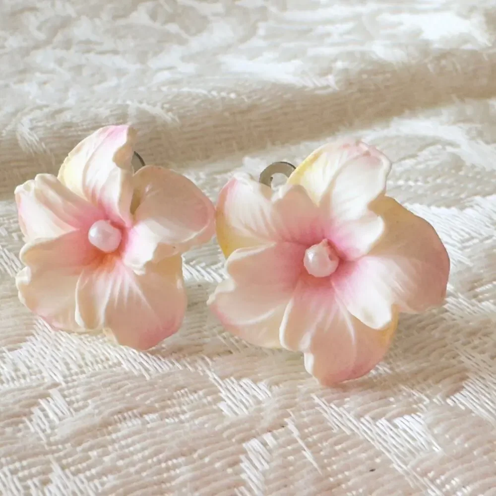 Vintage 1960’s Flower Earrings Hawaiian Tiki Pink Clip Ons with Pearl Center